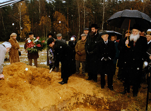 Naczelny Rabin RP Pinchas Menachem Joskowicz ceremonia pochówków odnalezionych szczątków ludzkich w okolicy byłego obozu zagłady Chełmno nad Nerem